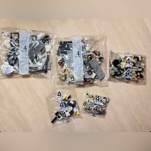 LEGO Creator Expert Assembly Square 10255 Peices - New in Box - Picture 8 of 10